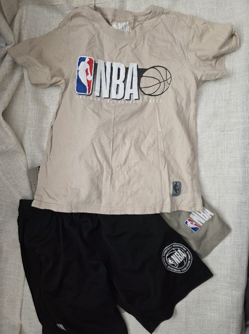 NBA‎ Logo Tee and Shorts Set in Beige & Black Size Small & 8 Basketball Athletic